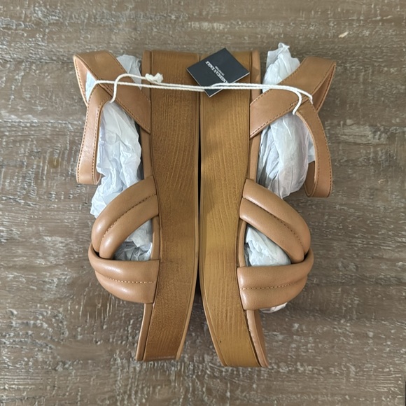 American Eagle Platform Wedge - Picture 2 of 4